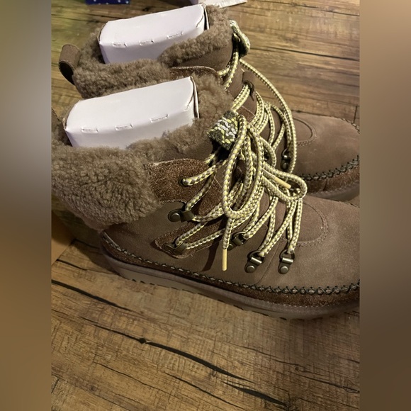 UGG Classic Alpine Lace-Up size 10 - Picture 2 of 7